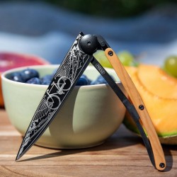 Couteau Deejo Titane 37G - Bois Corail - Lion